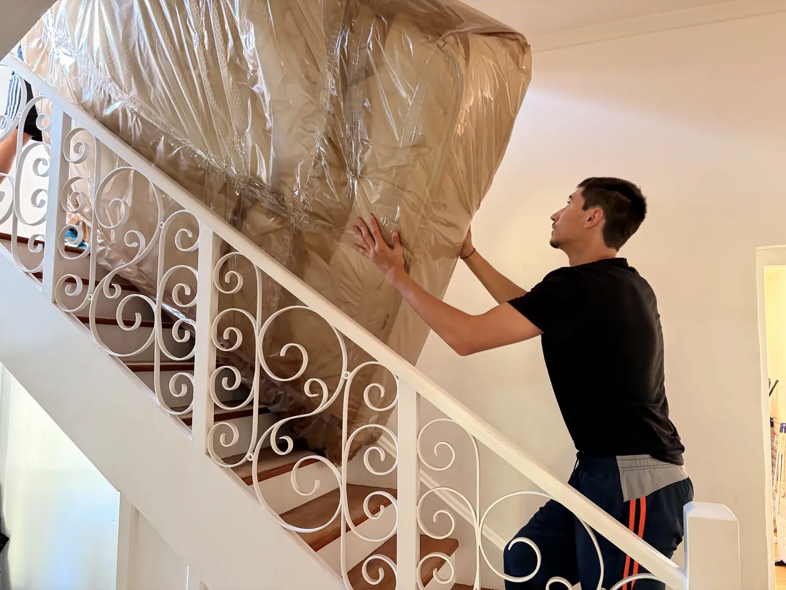 Expert maneuvering of large items on stairs